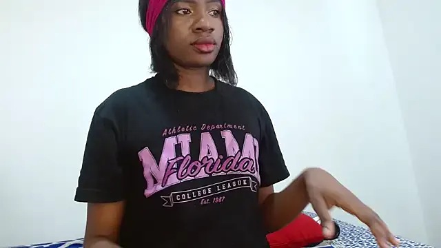 Nonchan_ – webcam model profile photo Image 4