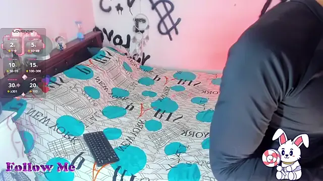 roouse – webcam model profile photo Image 18