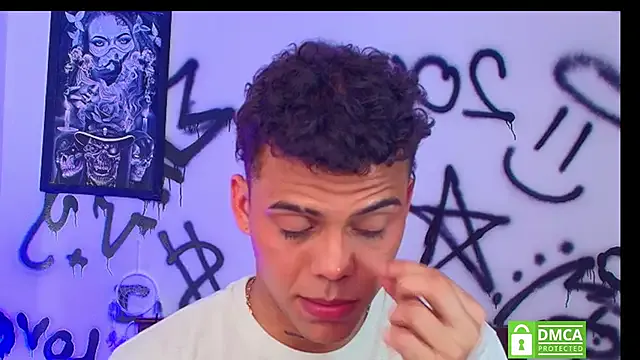 roouse – webcam model profile photo Image 8