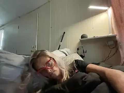 maataaan – webcam model profile photo Image 14