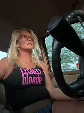 maataaan – webcam model profile photo Image 2