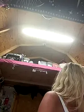 maataaan – webcam model profile photo Image 7