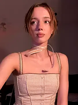 _Alicee_1 – webcam model profile photo Image 17