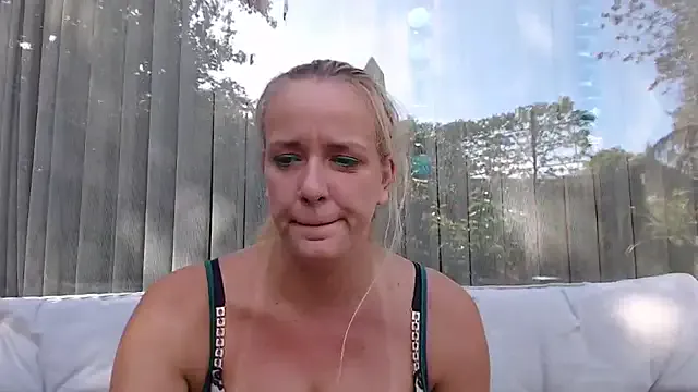 Nonchan_ – webcam model profile photo Image 12