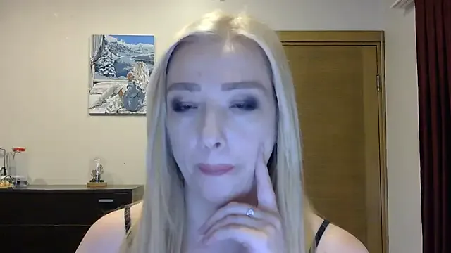 roouse – webcam model profile photo Image 11