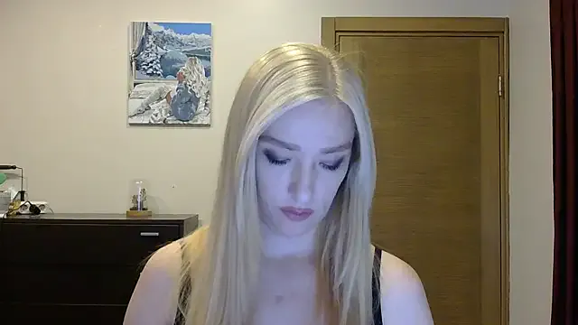 roouse – webcam model profile photo Image 12