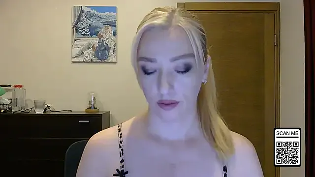 roouse – webcam model profile photo Image 15