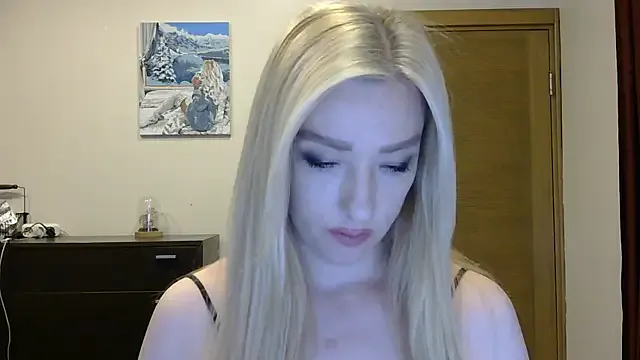 roouse – webcam model profile photo Image 3