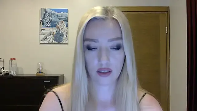 roouse – webcam model profile photo Image 5