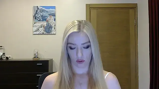 roouse – webcam model profile photo Image 8