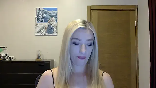 roouse – webcam model profile photo Image 9