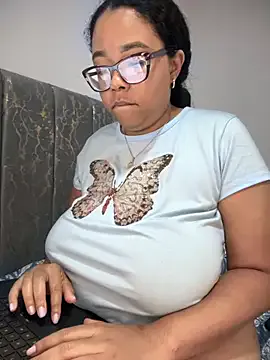 lilliiilliiillil – webcam model profile photo Image 11