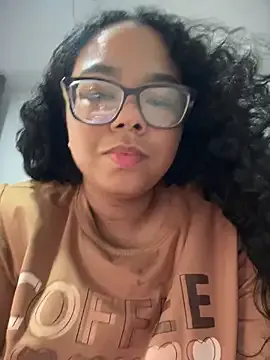 lilliiilliiillil – webcam model profile photo Image 12