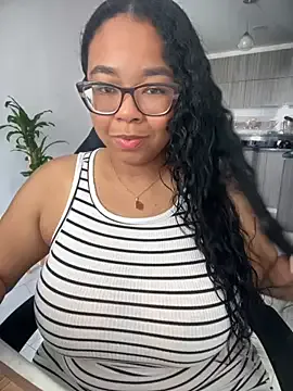 lilliiilliiillil – webcam model profile photo Image 15