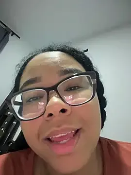 lilliiilliiillil – webcam model profile photo Image 3