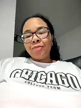 lilliiilliiillil – webcam model profile photo Image 4