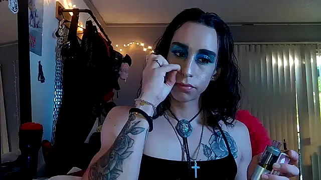  – webcam model profile photo Image 4