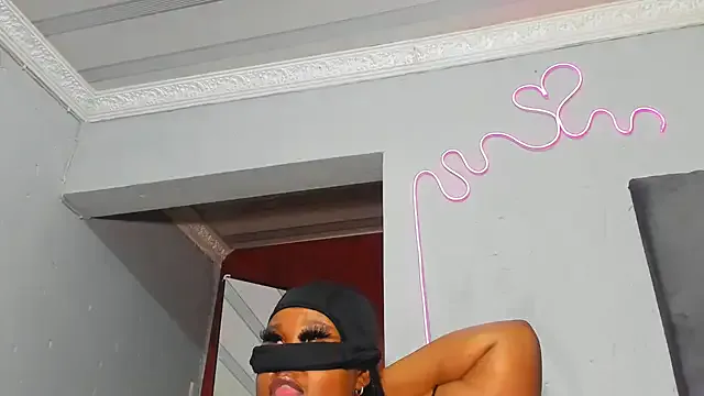 maataaan – webcam model profile photo Image 8