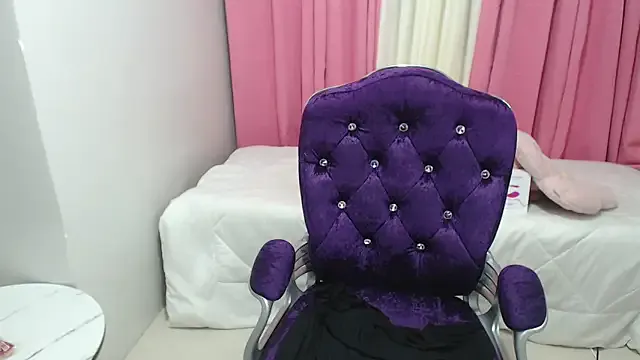  – webcam model profile photo Image 19