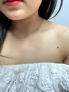 roouse – webcam model profile photo Image 12