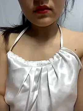 roouse – webcam model profile photo Image 13