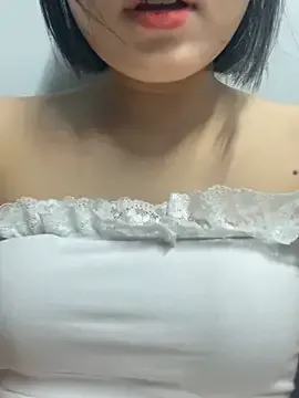 roouse – webcam model profile photo Image 18