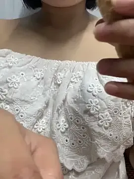 roouse – webcam model profile photo Image 19