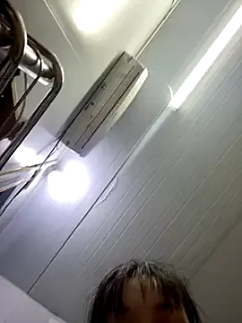 roouse – webcam model profile photo Image 2