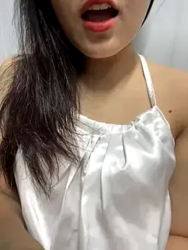 roouse – webcam model profile photo Image 4