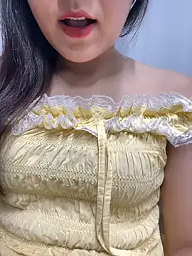 roouse – webcam model profile photo Image 5