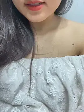 roouse – webcam model profile photo Image 7