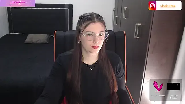 yourkeer – webcam model profile photo Image 12