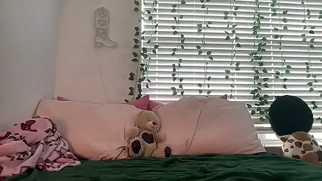  – webcam model profile photo Image 3