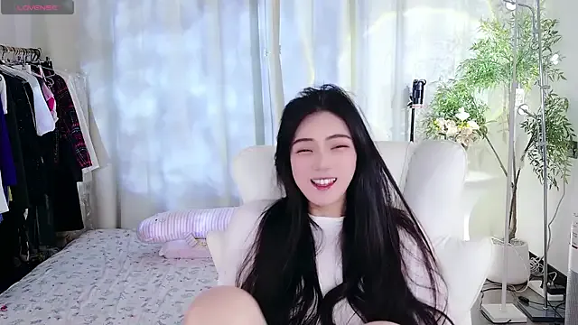 Lovebackground – webcam model profile photo Image 18