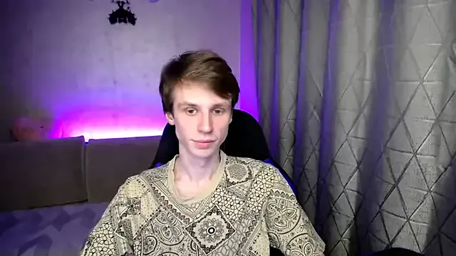 roouse – webcam model profile photo Image 2