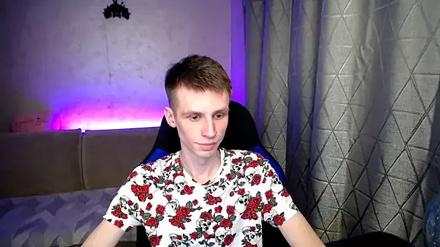 roouse – webcam model profile photo Image 4