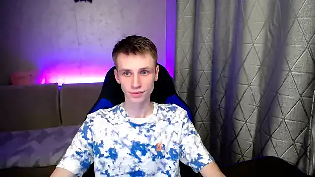 roouse – webcam model profile photo Image 5