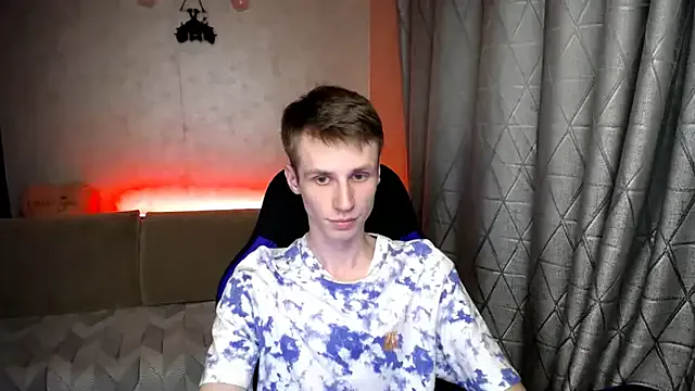 roouse – webcam model profile photo Image 7