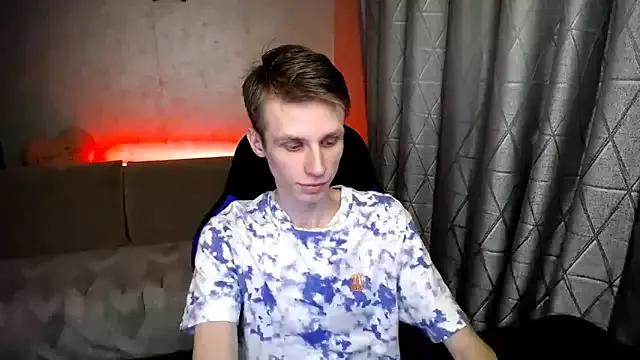 roouse – webcam model profile photo Image 9