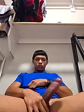 roouse – webcam model profile photo Image 9