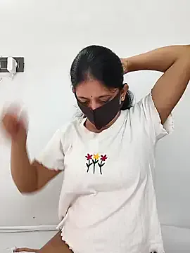 roouse – webcam model profile photo Image 12