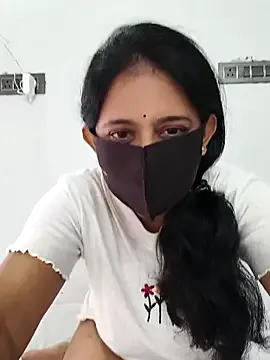 roouse – webcam model profile photo Image 9