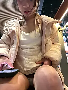 emma_andrew1 – webcam model profile photo Image 18