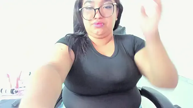 yourlittlewife – webcam model profile photo