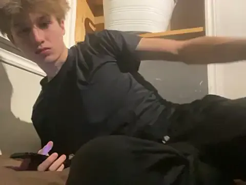 paroncho on FreeCamNet Image 3