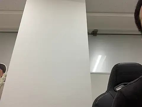 roouse – webcam model profile photo Image 2