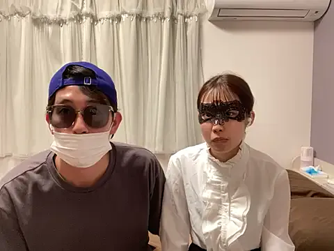 roouse – webcam model profile photo Image 3