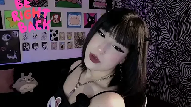  – webcam model profile photo Image 5