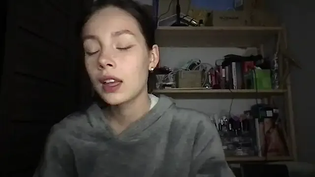 841_yayoi – webcam model profile photo Image 8