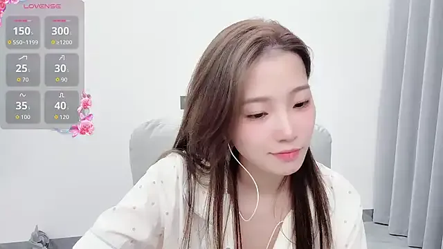 Musae – webcam model profile photo Image 13